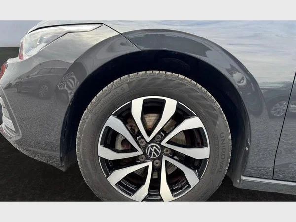 VOLKSWAGEN Golf VIII (2021) — foto 22 van 24