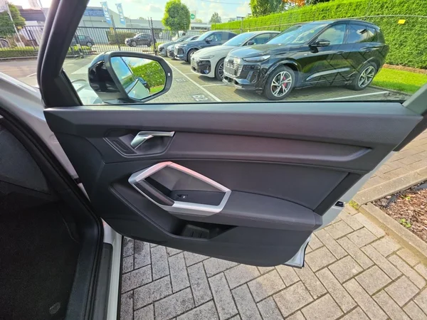 AUDI Q3 Sportback (2022) — foto 9 van 24
