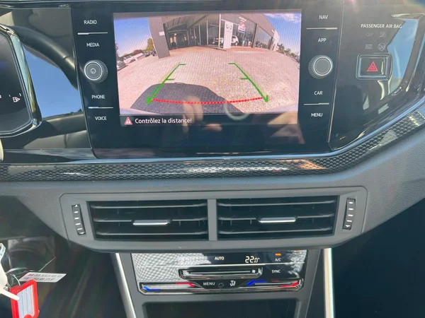 VOLKSWAGEN Polo (2024) — foto 2 van 18
