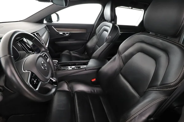 Volvo V90 (2017) — foto 16 van 16