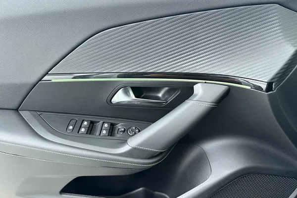 Peugeot 2008 (2023) — foto 7 van 16