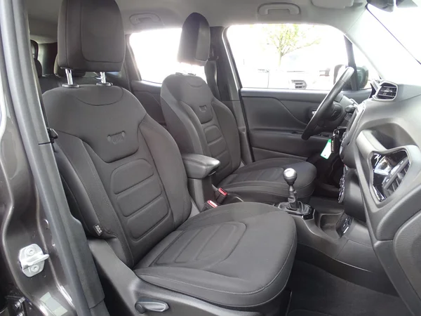 Jeep Renegade (2018) — foto 5 van 27