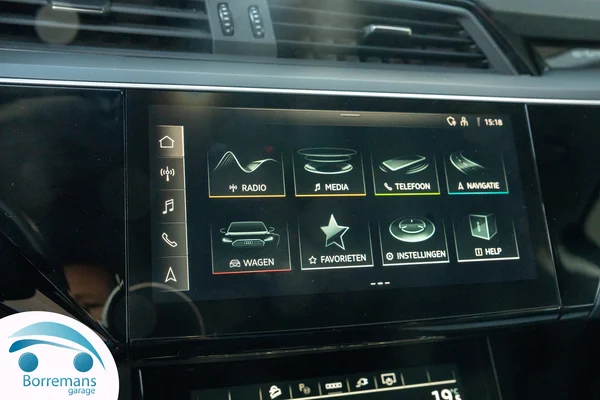 Audi e-tron (2022) — foto 19 van 33