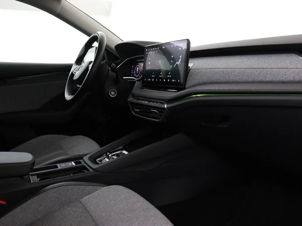 SKODA Octavia Combi (2024) — foto 13 van 19