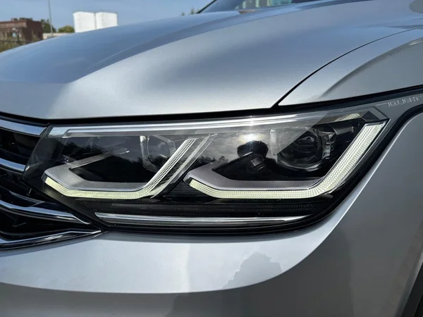 VOLKSWAGEN Tiguan (2021) — foto 15 van 24