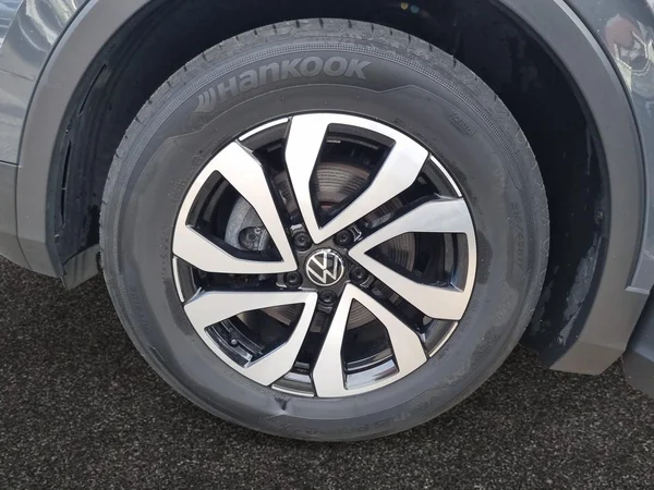 VOLKSWAGEN Tiguan (2022) — foto 16 van 23