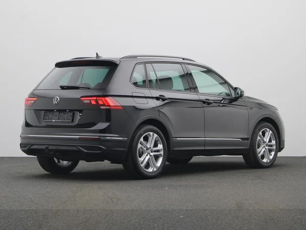 VOLKSWAGEN Tiguan (2021) — foto 12 van 22