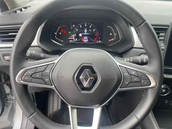 Renault Captur (2023) — foto 10 van 15