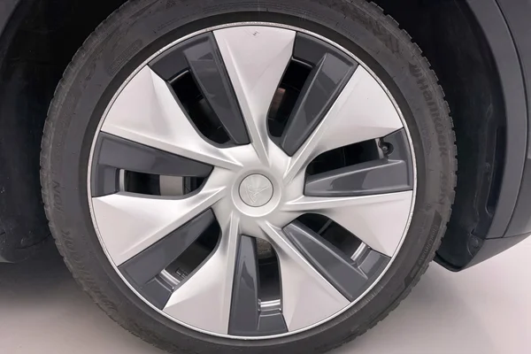 Tesla Model 3 (2023) — foto 15 van 30