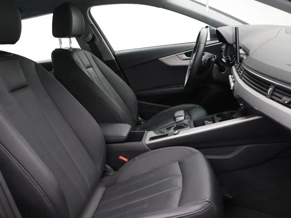 Audi A4 (2022) — foto 3 van 23