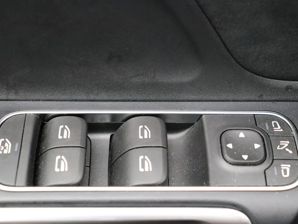 Mercedes-Benz EQB (2026) — foto 2 van 33