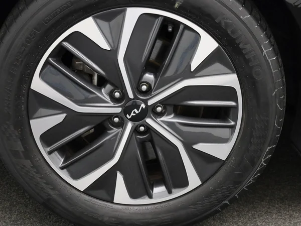 Kia EV6 (2023) — foto 6 van 48