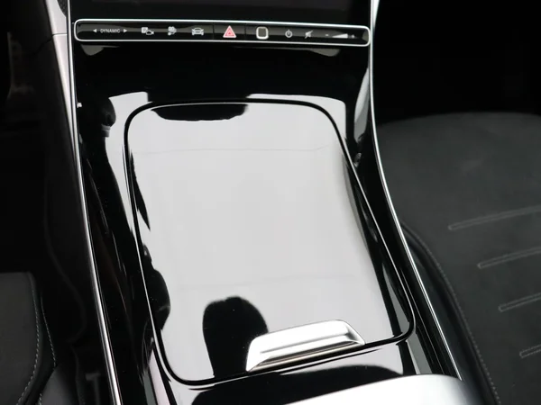 Mercedes-Benz C-Klasse (2025) — foto 6 van 28