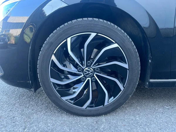 VOLKSWAGEN Golf VIII SW (2024) — foto 3 van 24