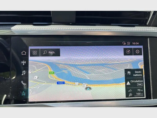 Audi Q3 (2019) — foto 11 van 35