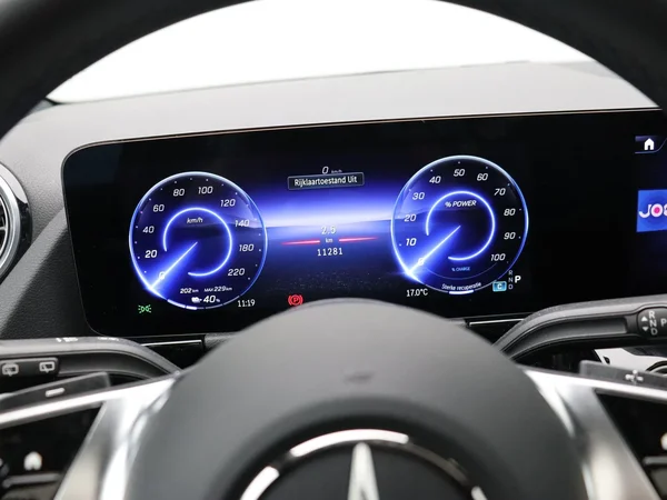 Mercedes-Benz EQA (2025) — foto 2 van 26