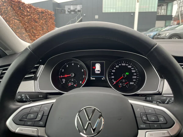 VOLKSWAGEN Passat SW (2023) — foto 6 van 24