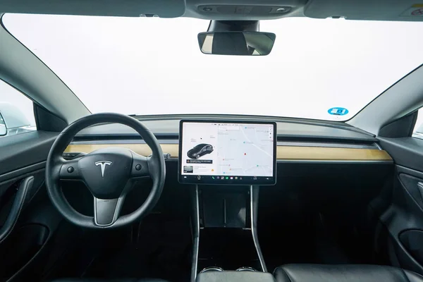 Tesla Model 3 (2020) — foto 4 van 45