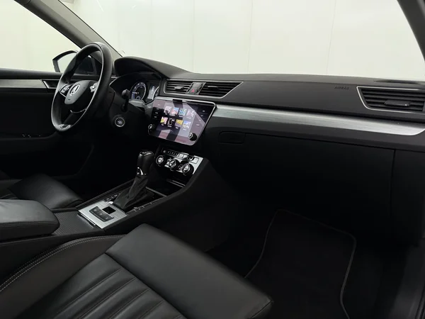 SKODA Superb (2021) — foto 3 van 32