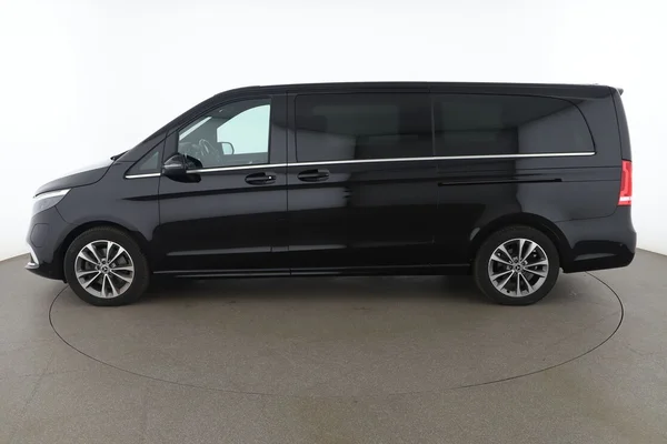 Mercedes-Benz Eqv (2023) — foto 9 van 16