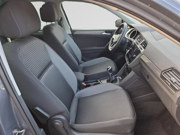 VOLKSWAGEN Tiguan (2022) — foto 18 van 23