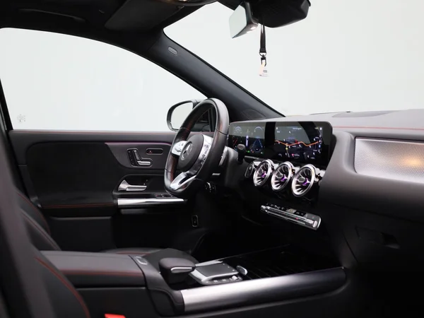 Mercedes-Benz EQA (2021) — foto 32 van 48