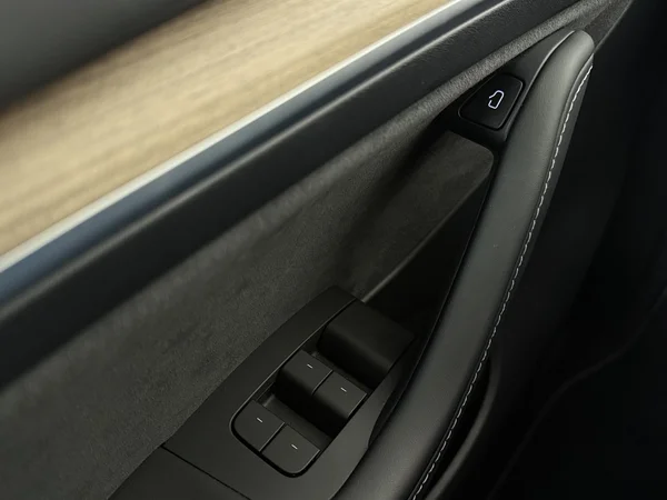 TESLA Model Y (2022) — foto 18 van 30