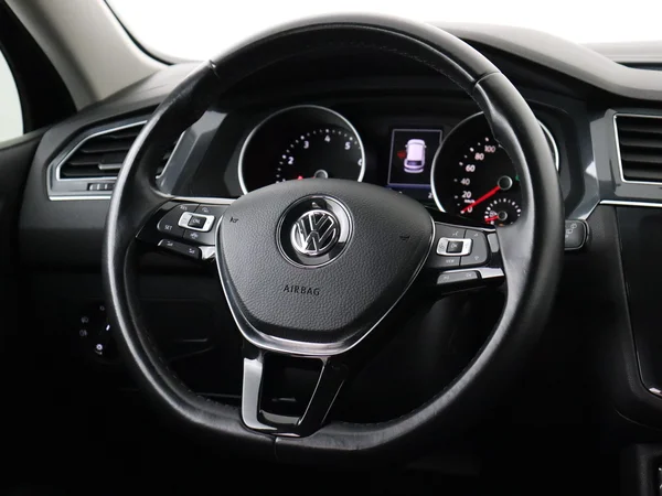 VOLKSWAGEN Tiguan (2019) — foto 13 van 28