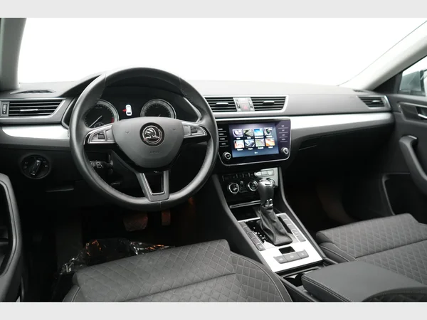 SKODA Superb Combi (2020) — foto 26 van 27