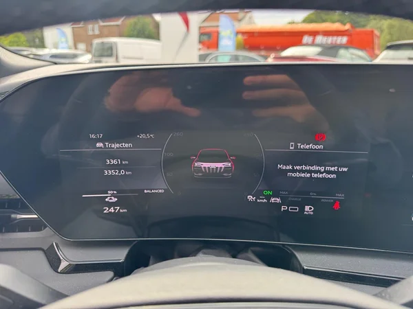 AUDI Q6 e-tron (2025) — foto 6 van 24