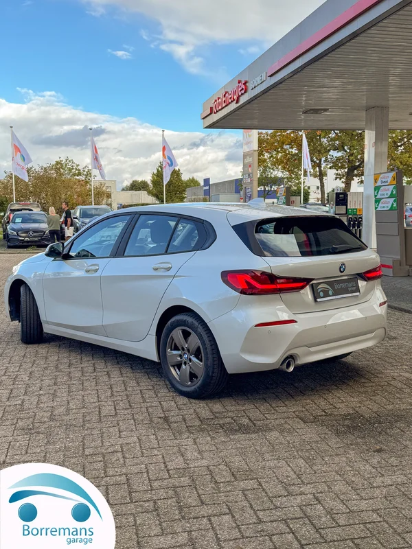 BMW 116 (2023) — foto 23 van 44