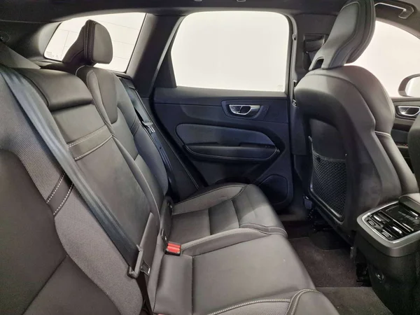 Volvo XC60 (2021) — foto 16 van 17
