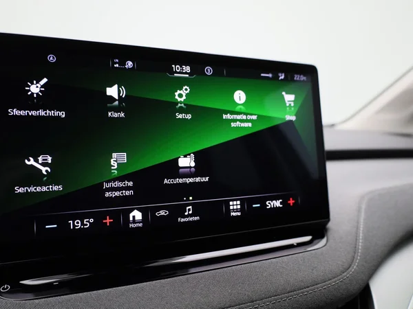 Škoda Enyaq iV (2023) — foto 21 van 43