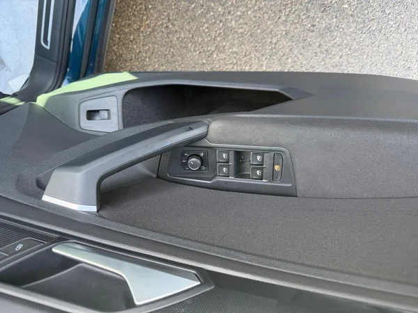 VOLKSWAGEN Tiguan (2022) — foto 8 van 22