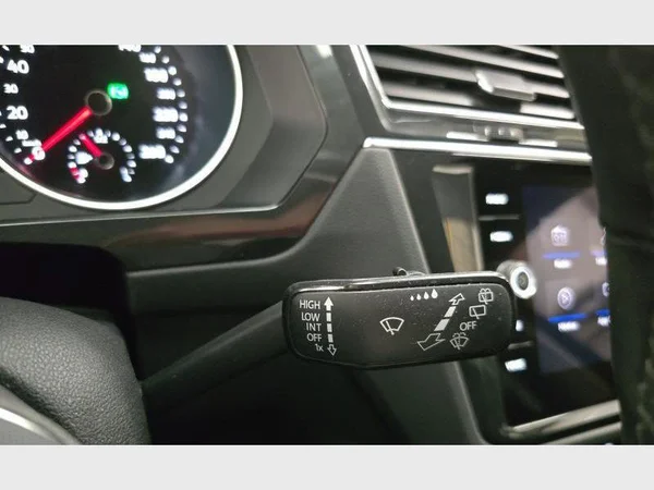 Volkswagen Tiguan (2021) — foto 8 van 30