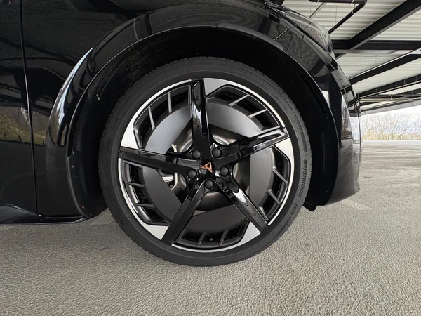 CUPRA Born (2025) — foto 19 van 24