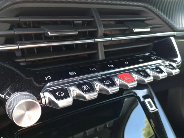 Peugeot 2008 (2022) — foto 8 van 19