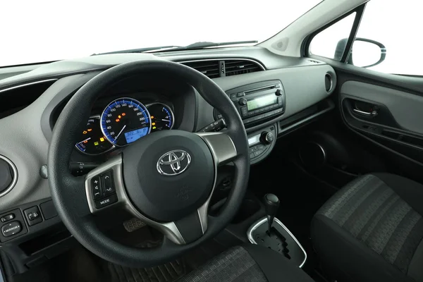Toyota Yaris (2016) — foto 2 van 16