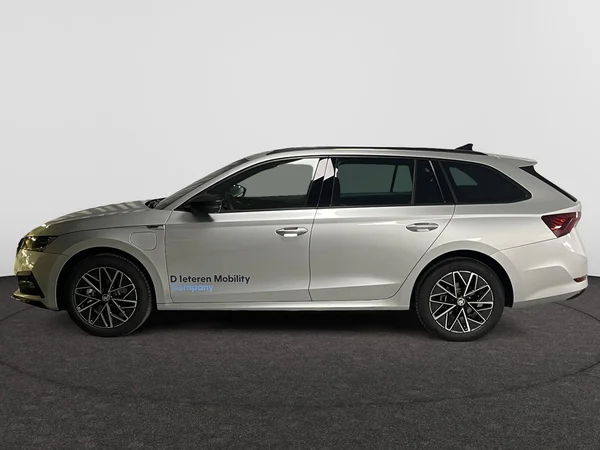SKODA Octavia Combi (2024) — foto 12 van 15