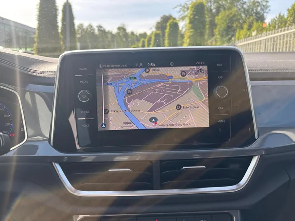 VOLKSWAGEN T-Roc (2022) — foto 4 van 22