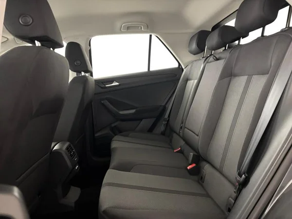 VOLKSWAGEN T-Roc (2024) — foto 8 van 24