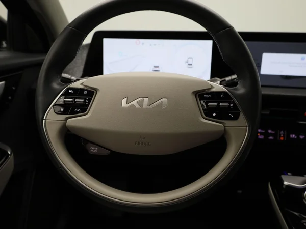 Kia EV6 (2023) — foto 46 van 48