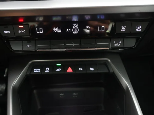 AUDI A3 Sportback PHEV (2024) — foto 4 van 25