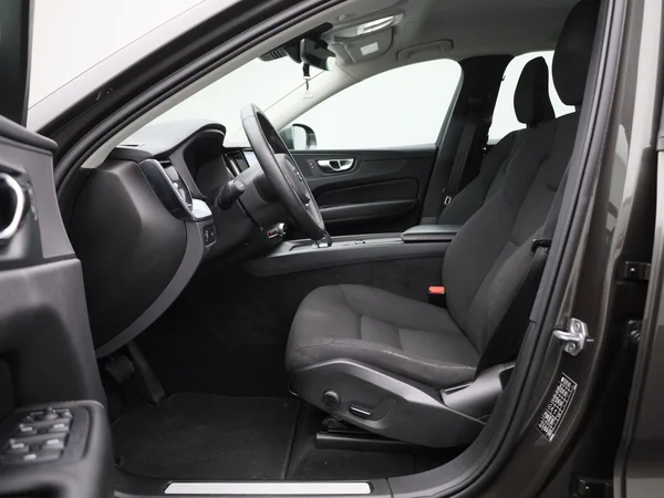 Volvo XC60 (2021) — foto 3 van 44