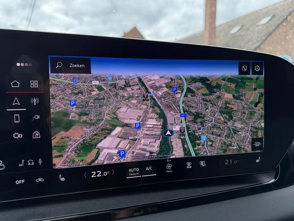 AUDI Q6 e-tron (2025) — foto 13 van 24
