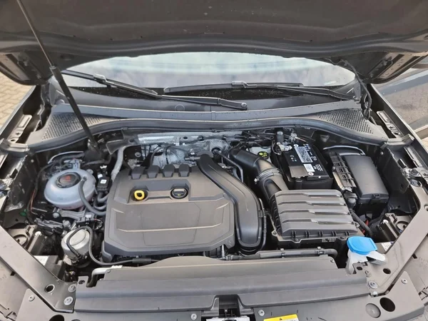 VOLKSWAGEN Tiguan (2022) — foto 15 van 23