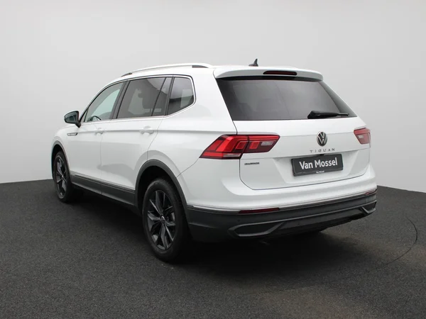 Volkswagen Tiguan (2022) — foto 12 van 45