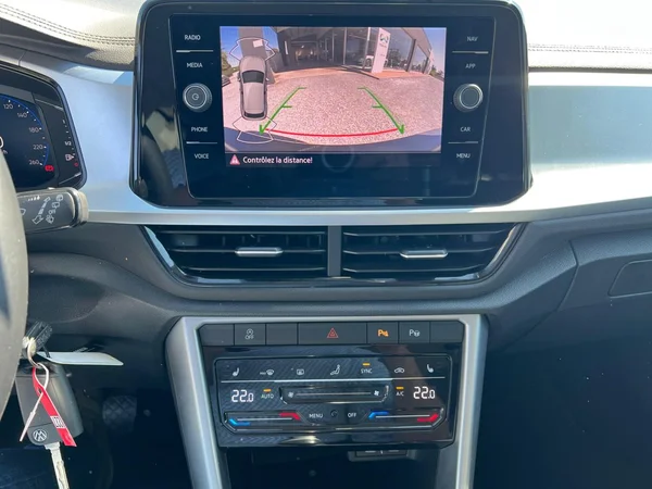 VOLKSWAGEN T-Roc (2023) — foto 2 van 18