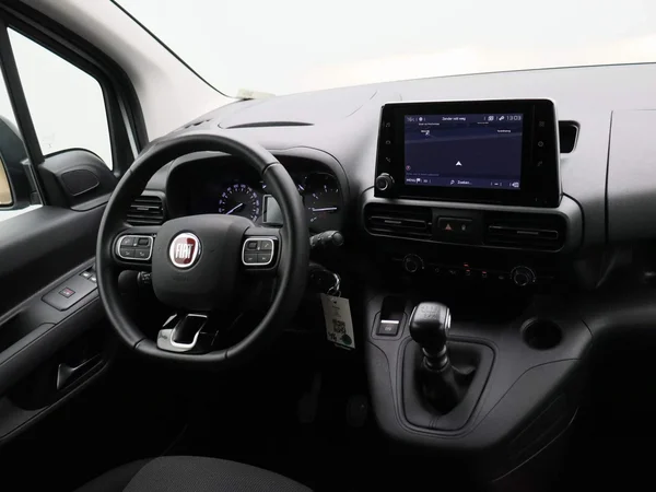 Fiat Doblò (2023) — foto 8 van 39