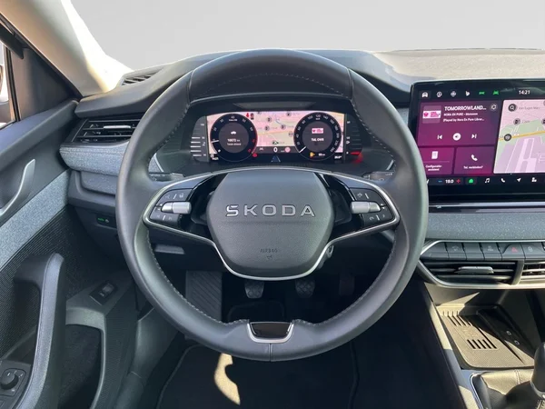 SKODA Octavia Combi (2025) — foto 2 van 22